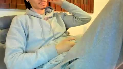 Snapshot of moderdelier chatting on 07-03-26, 02:12 DigBreed online show from 07-03-26, 02:12