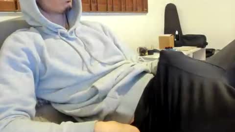 Snapshot of moderdelier chatting on 07-05-26, 02:46 DigBreed online show from 07-05-26, 02:46