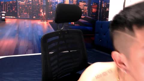 Snapshot of mohameedkonate chatting on 11-18-25, 03:34 Mohamed online show from 11-18-25, 03:34