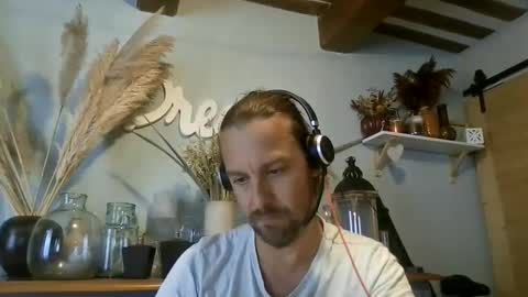 Julien online show from 09-17-25, 03:57