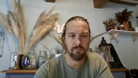 Julien online show from 10-18-25, 08:37