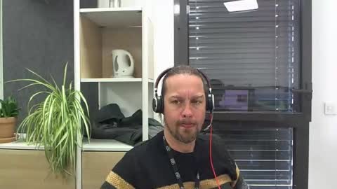 Snapshot of moi9876543210 chatting on 03-12-26, 11:16 Julien online show from 03-12-26, 11:16