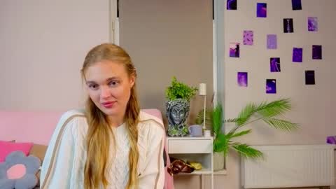 Snapshot of moirawenzinger chatting on 09-21-25, 06:42 Kylie online show from 09-21-25, 06:42