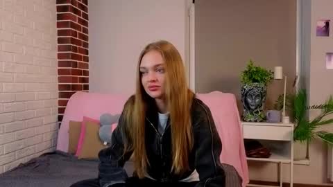 Snapshot of moirawenzinger chatting on 09-23-25, 06:33 Kylie online show from 09-23-25, 06:33