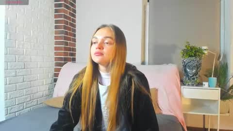 Snapshot of moirawenzinger chatting on 09-28-25, 06:24 Kylie online show from 09-28-25, 06:24