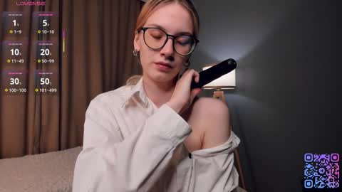 Laura online show from 11-03-25, 01:40