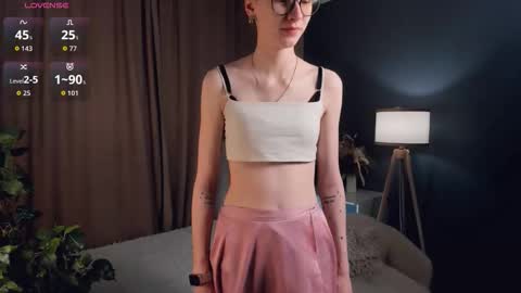 Laura online show from 11-30-25, 01:09