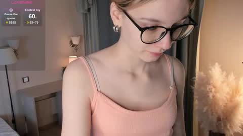 Laura online show from 12-15-25, 01:21