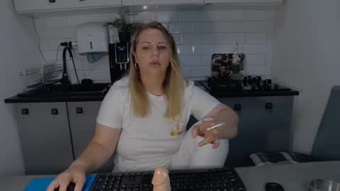 erika online show from 09-25-25, 07:23