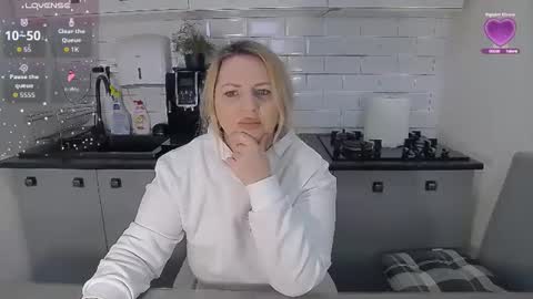 Snapshot of mojjo_erika chatting on 03-04-26, 09:15 erika online show from 03-04-26, 09:15