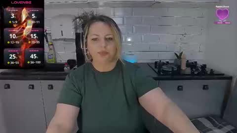 Snapshot of mojjo_erika chatting on 04-22-26, 05:43 erika online show from 04-22-26, 05:43