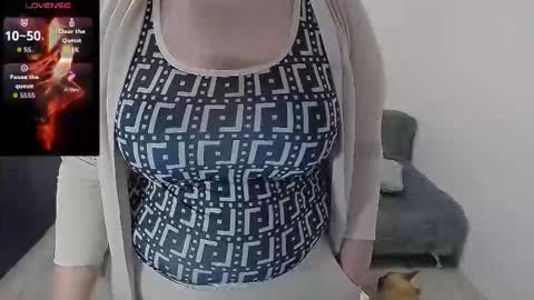 Snapshot of mojjo_erika chatting on 05-08-26, 06:19 erika online show from 05-08-26, 06:19