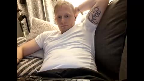 Snapshot of mojozz chatting on 03-21-26, 09:58 LookinForFun online show from 03-21-26, 09:58