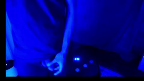 Snapshot of mold_little_fire chatting on 04-30-26, 07:36 Photon Earth online show from 04-30-26, 07:36