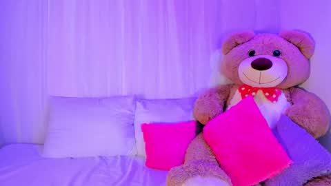 M o L l i E  online show from 11-03-25, 07:59