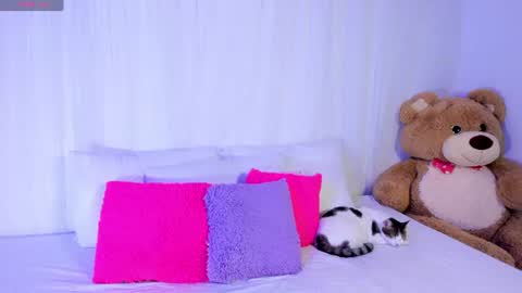 M o L l i E  online show from 06-14-26, 02:46