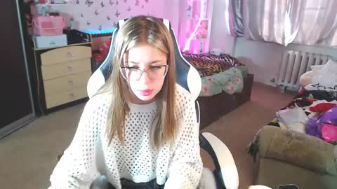 Molly Prvt is open online show from 03-06-25, 04:41