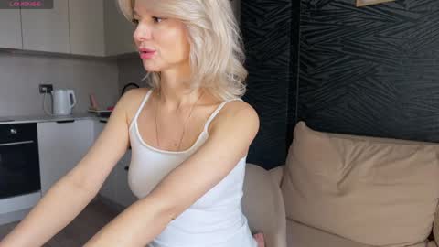 Snapshot of molly_beauti chatting on 04-11-26, 05:45 Molly online show from 04-11-26, 05:45