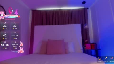 Snapshot of molly_beckers chatting on 11-17-25, 02:01 online show from 11-17-25, 02:01