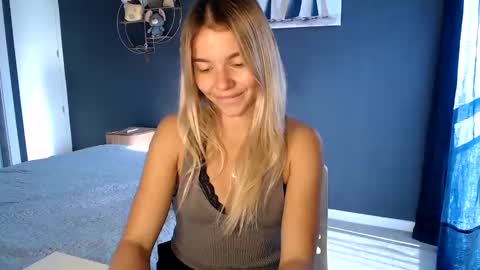 Snapshot of molly_bell chatting on 01-14-25, 01:49 Molly online show from 01-14-25, 01:49