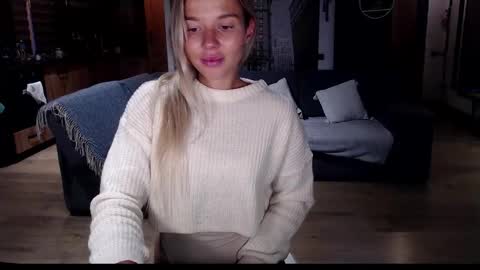 Snapshot of molly_bell chatting on 11-20-25, 01:22 Molly online show from 11-20-25, 01:22