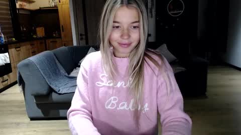 Snapshot of molly_bell chatting on 01-16-26, 02:21 Molly online show from 01-16-26, 02:21