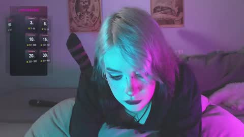 Molly Crow online show from 12-16-24, 09:52