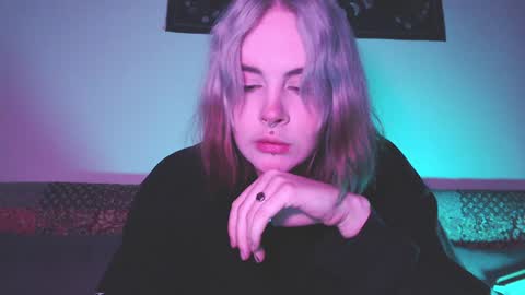 Molly Crow online show from 02-07-25, 10:41