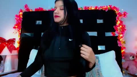Snapshot of molly_drakons_hm chatting on 12-21-24, 06:55 molly online show from 12-21-24, 06:55