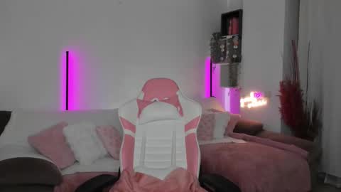 Molly online show from 10-23-25, 06:06