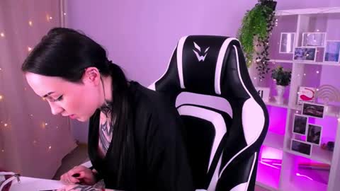 Snapshot of molly_kisss chatting on 10-26-25, 10:21 molly_kisss online show from 10-26-25, 10:21