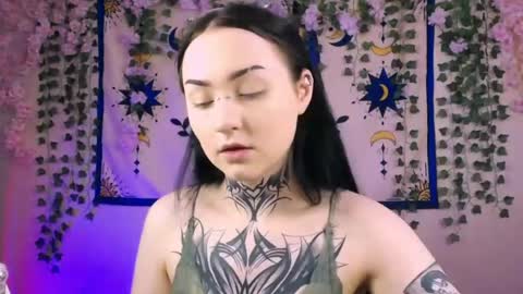 Snapshot of molly_kisss chatting on 05-06-26, 05:35 molly_kisss online show from 05-06-26, 05:35