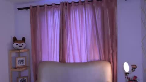   MOLLY   online show from 09-18-25, 05:26