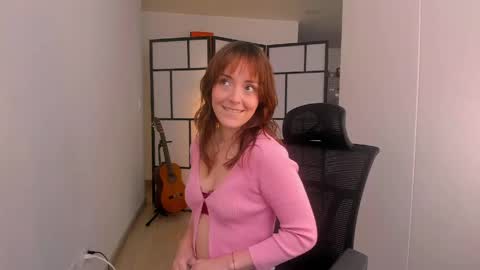   MOLLY   online show from 05-05-26, 05:32