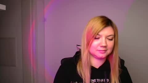 Snapshot of molly_moree chatting on 01-10-25, 12:15 Molly online show from 01-10-25, 12:15