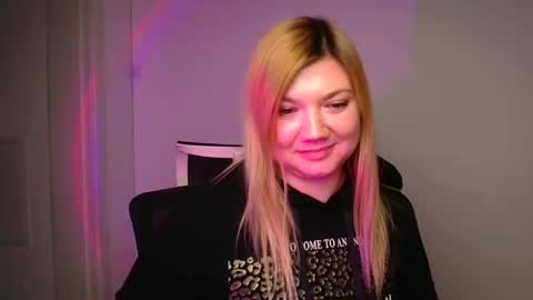 Snapshot of molly_moree chatting on 01-10-25, 03:16 Molly online show from 01-10-25, 03:16