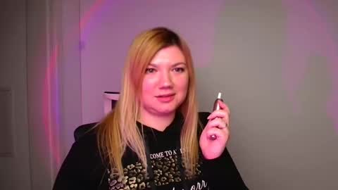 Snapshot of molly_moree chatting on 01-10-25, 06:17 Molly online show from 01-10-25, 06:17