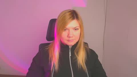 Snapshot of molly_moree chatting on 01-15-25, 12:15 Molly online show from 01-15-25, 12:15