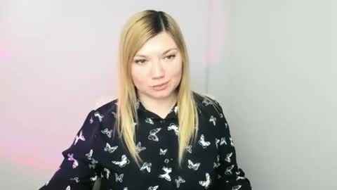 Snapshot of molly_moree chatting on 01-17-25, 03:32 Molly online show from 01-17-25, 03:32