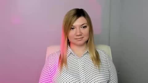 Snapshot of molly_moree chatting on 01-21-25, 12:18 Molly online show from 01-21-25, 12:18