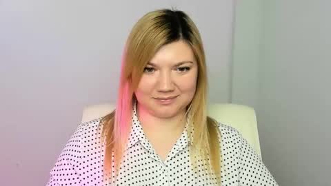 Snapshot of molly_moree chatting on 01-25-25, 03:30 Molly online show from 01-25-25, 03:30