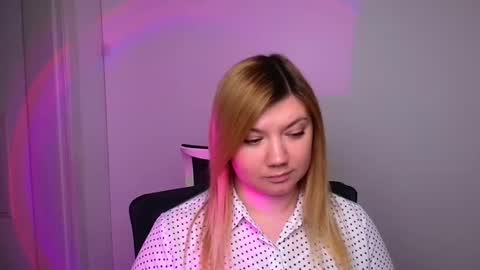 Snapshot of molly_moree chatting on 01-27-25, 12:26 Molly online show from 01-27-25, 12:26