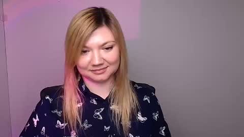 Snapshot of molly_moree chatting on 01-31-25, 03:33 Molly online show from 01-31-25, 03:33