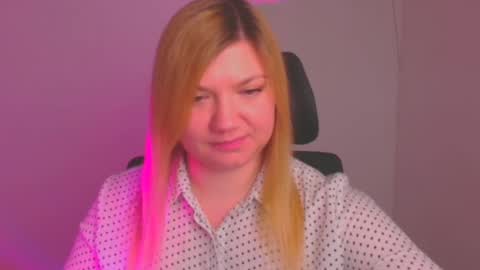 Snapshot of molly_moree chatting on 02-03-25, 03:17 Molly online show from 02-03-25, 03:17