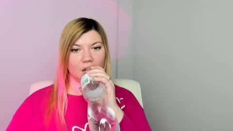 Snapshot of molly_moree chatting on 02-05-25, 03:52 Molly online show from 02-05-25, 03:52