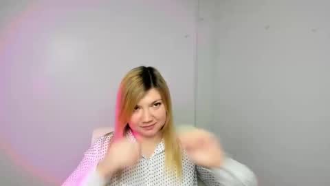 Snapshot of molly_moree chatting on 02-10-25, 03:32 Molly online show from 02-10-25, 03:32