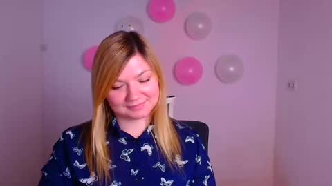 Snapshot of molly_moree chatting on 02-17-25, 03:42 Molly online show from 02-17-25, 03:42