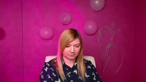 Snapshot of molly_moree chatting on 02-18-25, 03:32 Molly online show from 02-18-25, 03:32