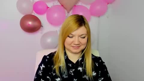 Snapshot of molly_moree chatting on 02-25-25, 12:55 Molly online show from 02-25-25, 12:55