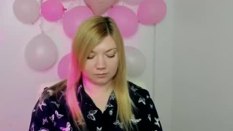 Snapshot of molly_moree chatting on 03-09-25, 12:20 Molly online show from 03-09-25, 12:20